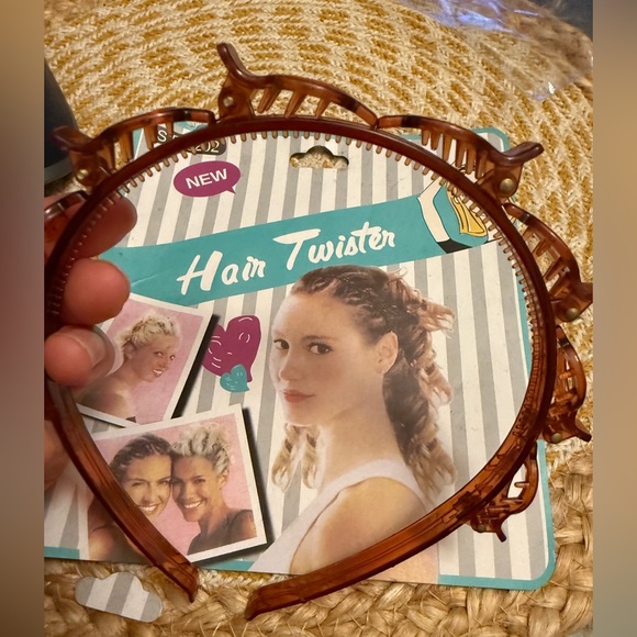 Accessories - Brown Hair Twister Accessory
